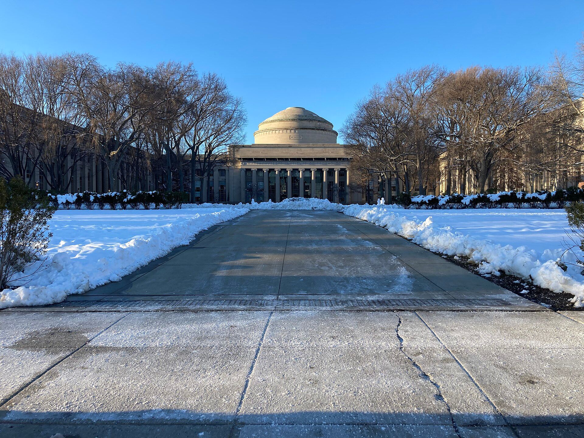 MIT (Massachusetts Institute of Technology)